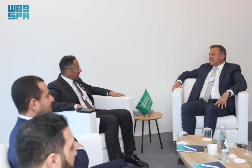 وزير #الصناعة_والثروة_المعدنية يلتقي عدداً من مسؤولي الشركات الصناعية في منتدى دافوس 2024
